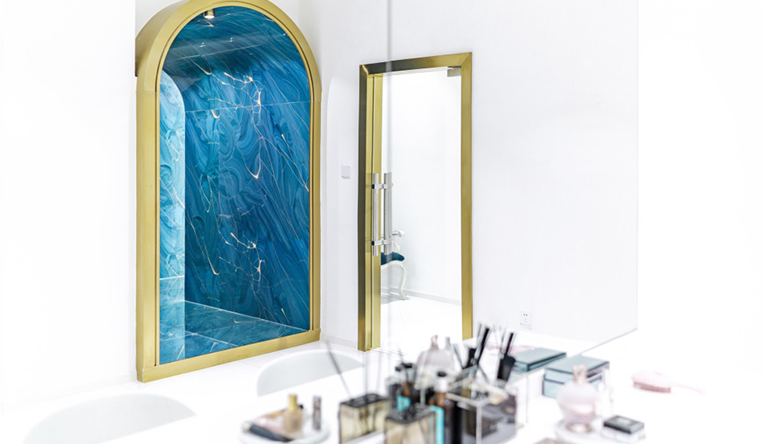 ��ɫ���ݻ���װ�����