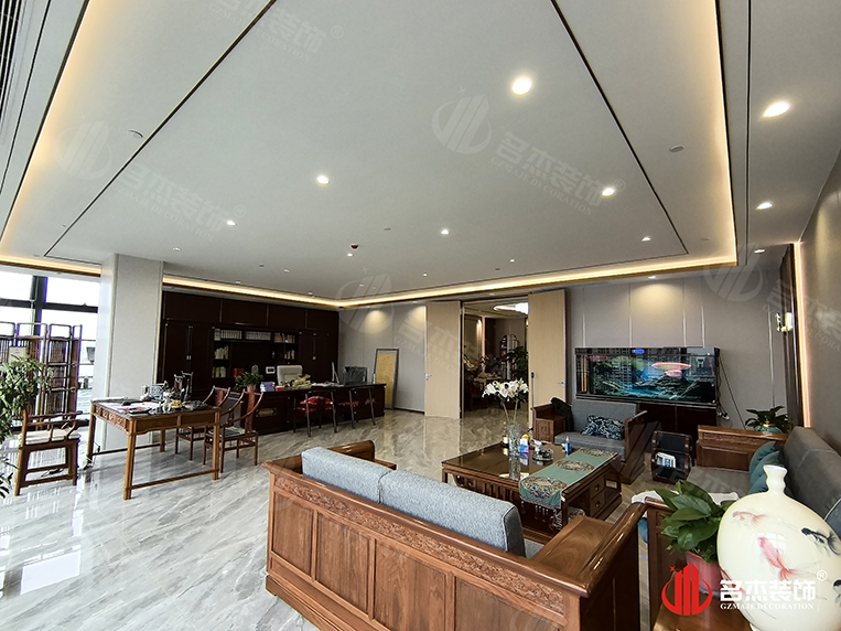 ���³���